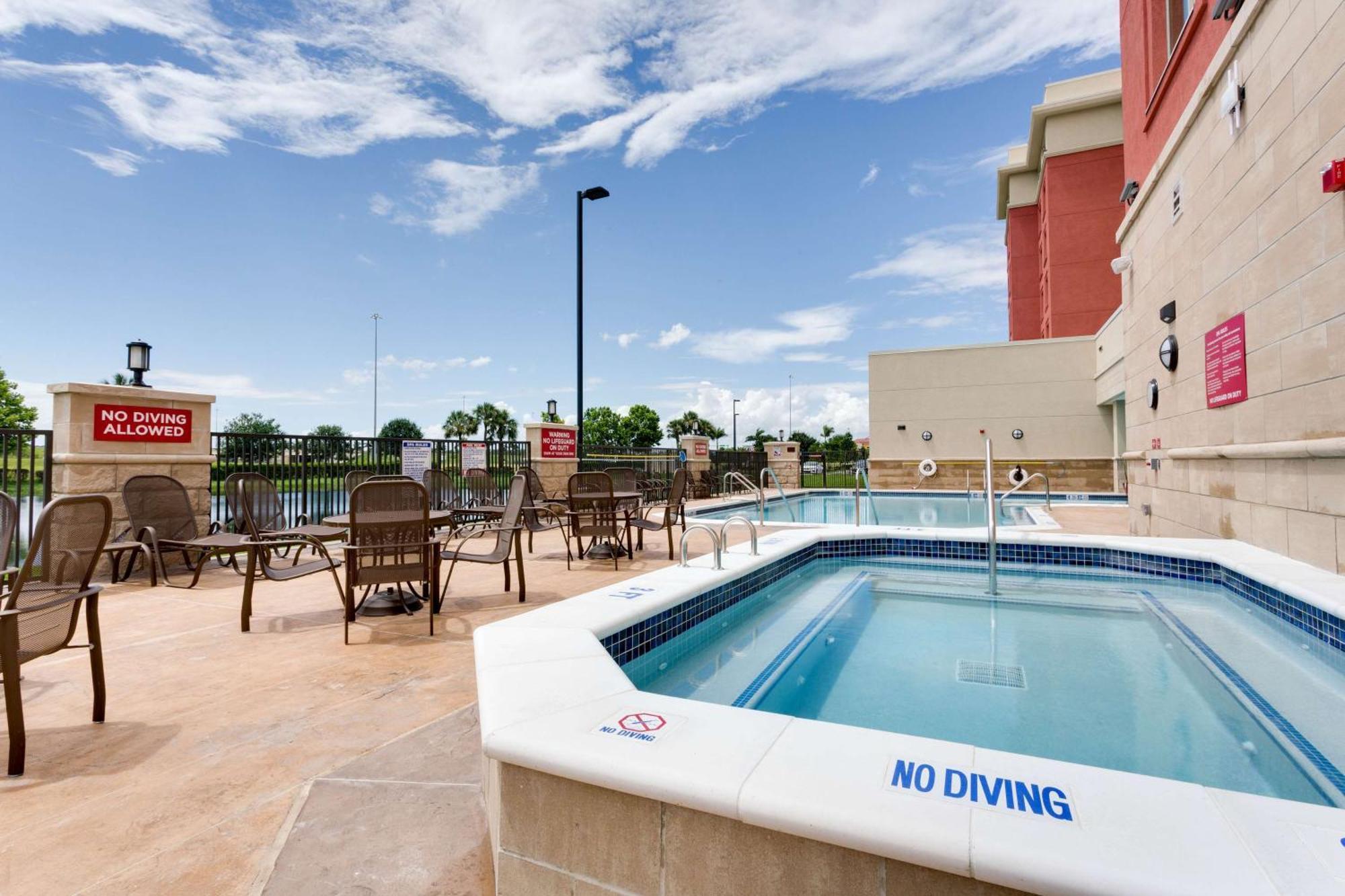 Drury Inn & Suites Fort Myers Airport Fgcu Ngoại thất bức ảnh