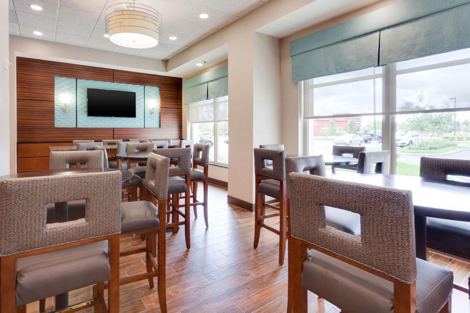 Drury Inn & Suites Fort Myers Airport Fgcu Ngoại thất bức ảnh